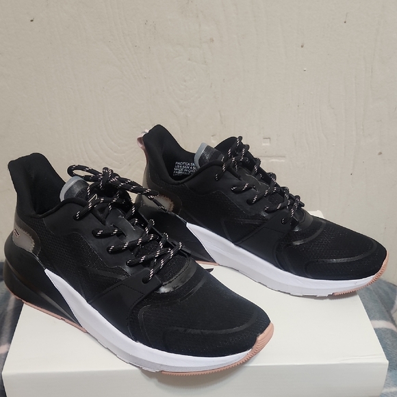 Fabletics Black and Pink Women's Sneakers - Picture 2 of 5